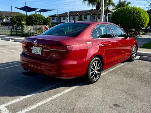 Used 2017 Volkswagen Jetta SE image 4