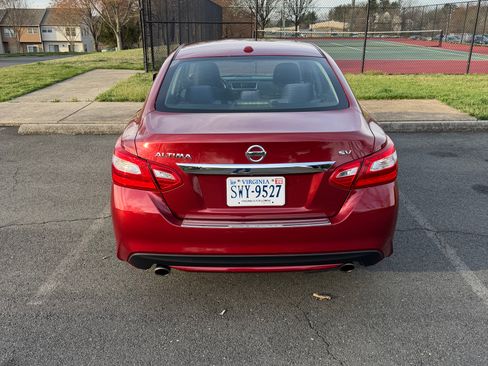 Used 2017 Nissan Altima 2.5 SV w/ Convenience Package FWD image 4