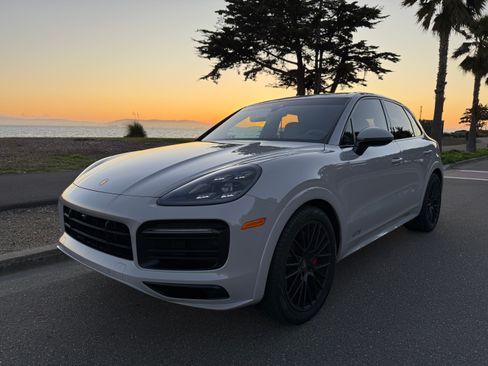 Used 2021 Porsche Cayenne GTS image 4