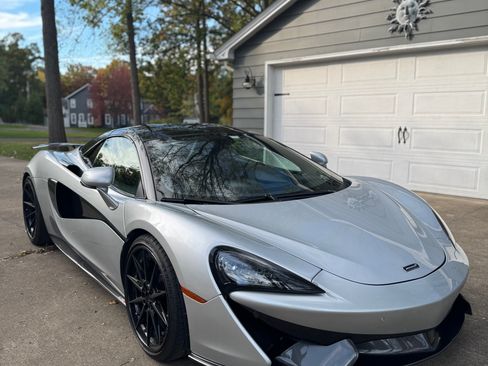 Used 2019 McLaren 570S Spider Convertible 2D image 2