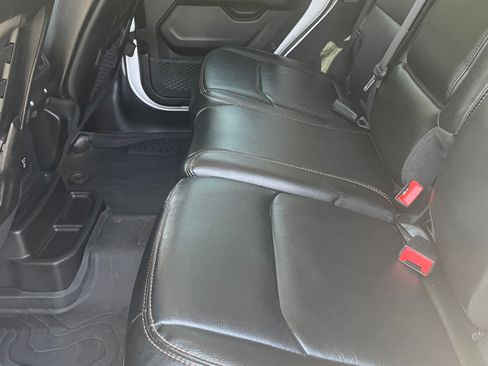 Used 2022 Jeep Wrangler Unlimited Rubicon w/ Dual Top Group image 14