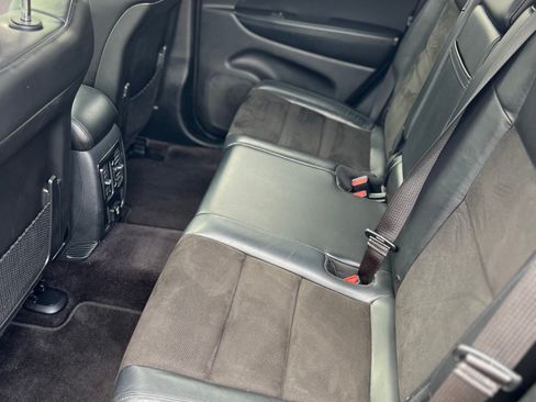 Used 2019 Jeep Grand Cherokee Altitude image 11