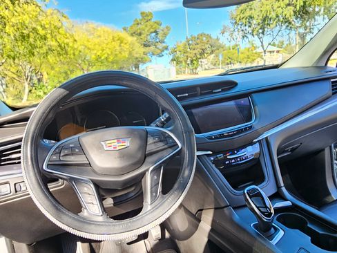 Used 2018 Cadillac XT5 Luxury w/ Driver Awareness Package image 13
