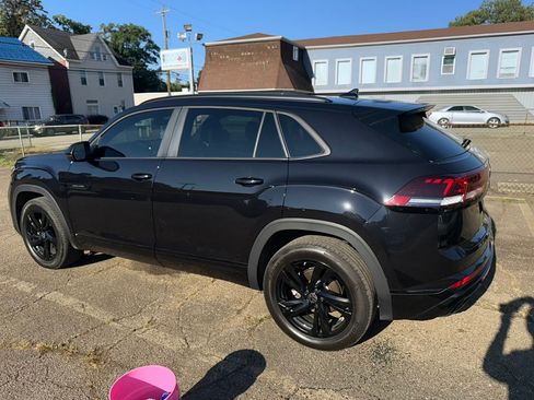 Used 2025 Volkswagen Atlas Cross Sport SEL R-Line image 9