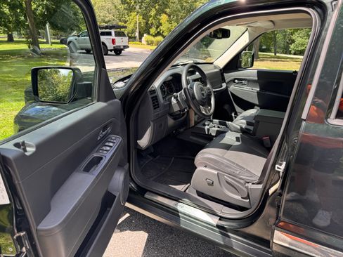 Used 2012 Jeep Liberty Sport AWD/4WD image 14