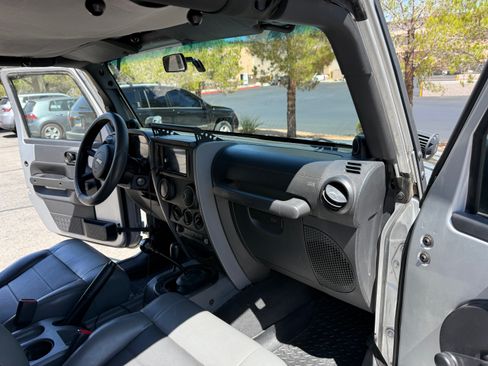Used 2009 Jeep Wrangler X AWD/4WD image 16