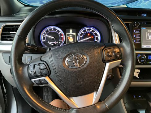 Used 2015 Toyota Highlander XLE FWD image 8