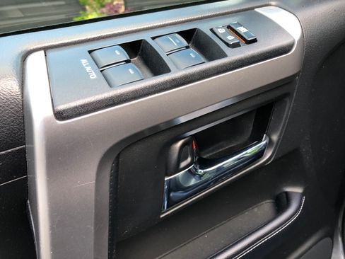 Used 2018 Toyota 4Runner SR5 Premium image 1