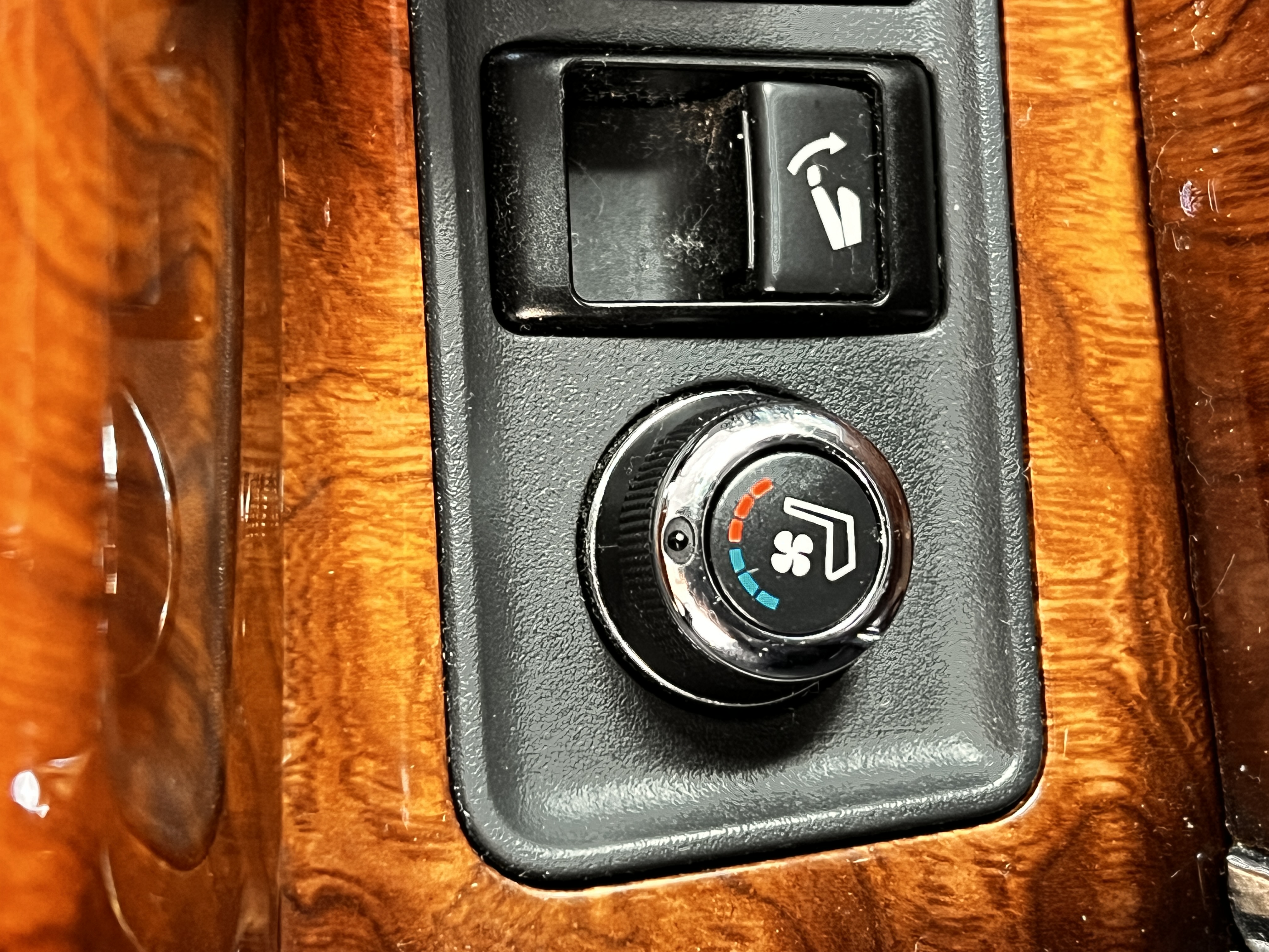 Used 2016 INFINITI QX80 2WD w/ Deluxe Technology Package image 17