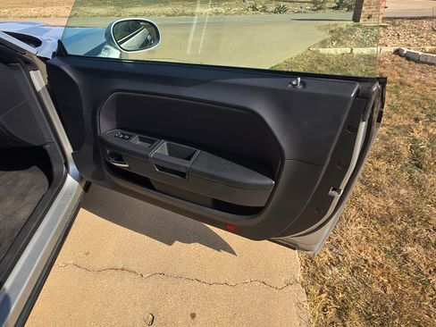 Used 2010 Dodge Challenger SE image 12