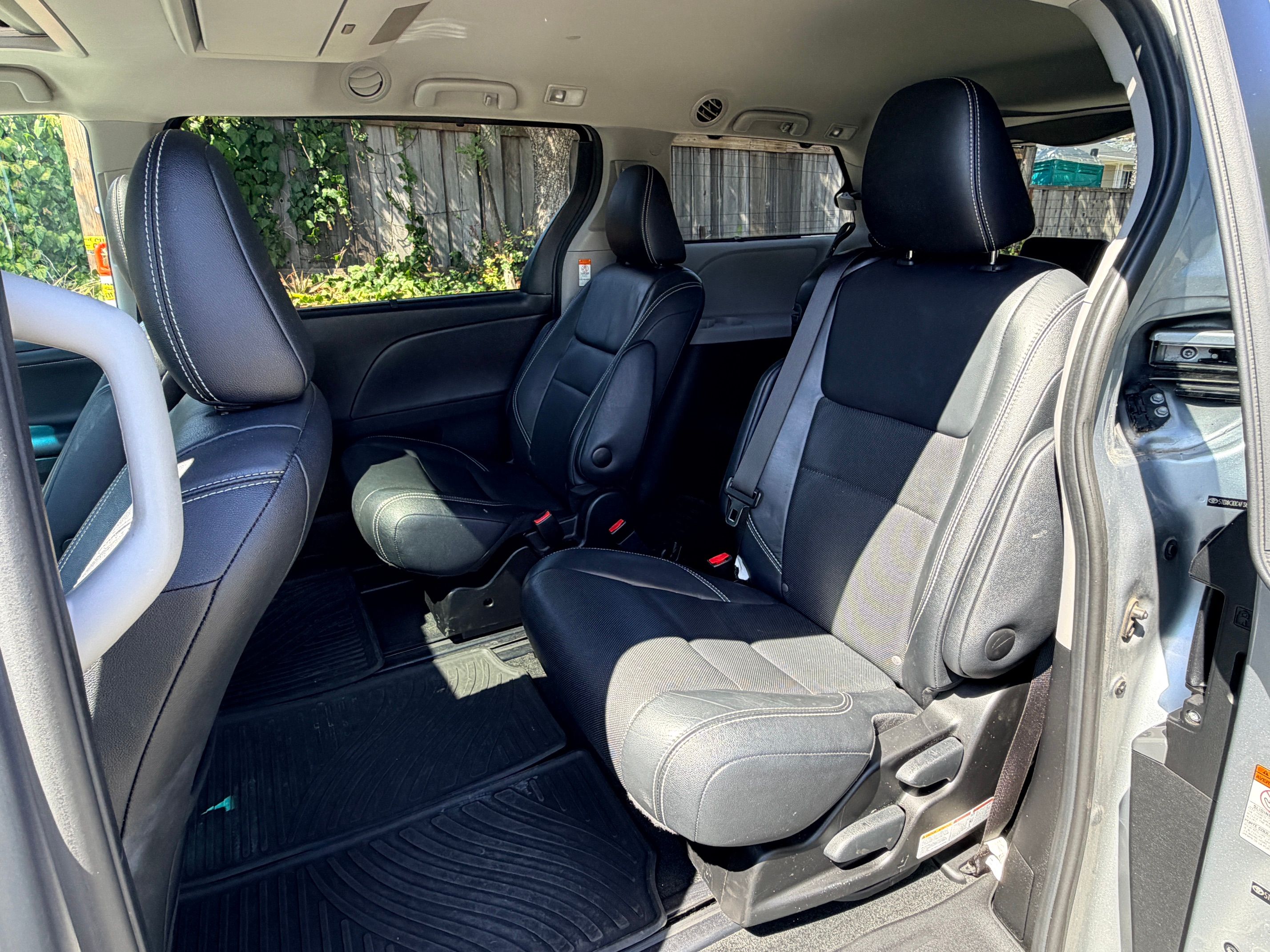 Used 2015 Toyota Sienna SE Premium FWD image 22