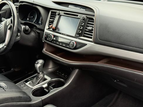 Used 2017 Toyota Highlander XLE image 12