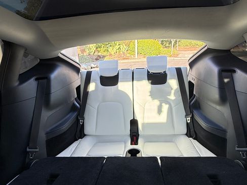 Used 2025 Tesla Model Y Long Range image 15