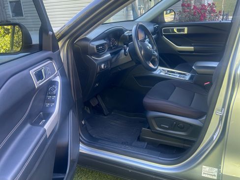 Used 2022 Ford Explorer XLT RWD image 6