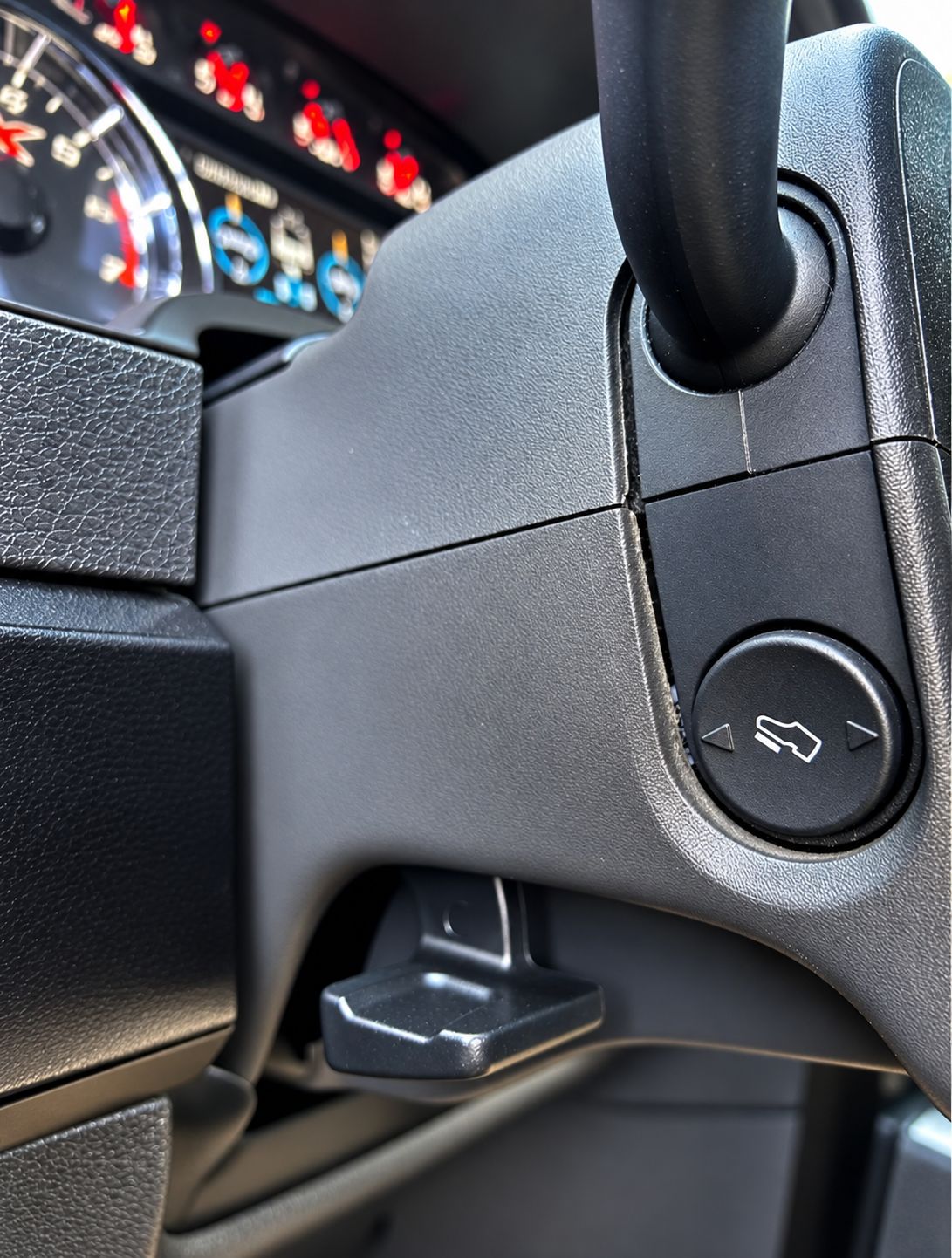 Used 2014 Ford F150 FX4 w/ FX Appearance Package AWD/4WD image 11
