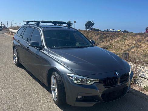 Used 2019 BMW 330i xDrive Wagon w/ M Sport Package AWD/4WD image 8