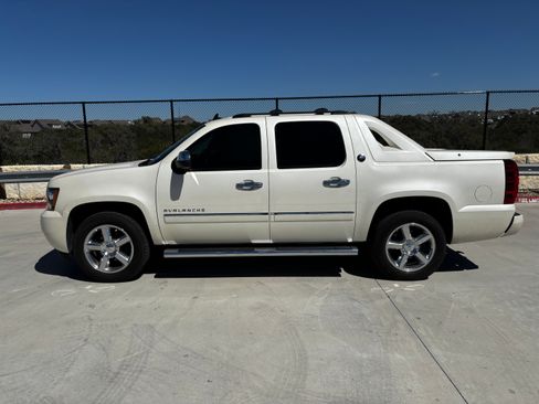 Used 2013 Chevrolet Avalanche LTZ image 1