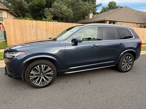 Used 2021 Volvo XC90 T5 Momentum w/ Climate Package FWD image 8