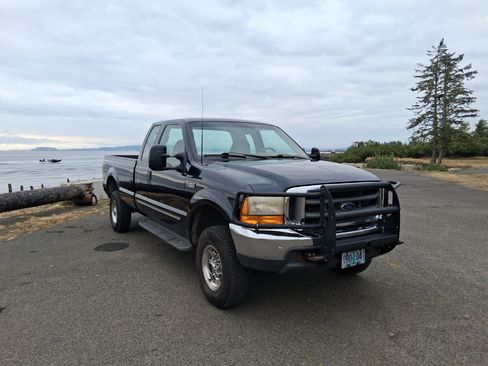 Used 2000 Ford F250 4x4 SuperCab Super Duty image 1