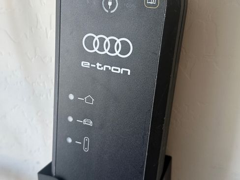 Used 2024 Audi Q5 e Prestige w/ Prestige Package image 10