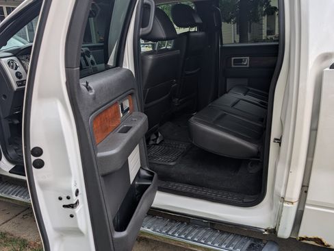 Used 2010 Ford F150 Lariat image 9