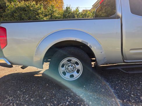 Used 2014 Nissan Frontier S image 8