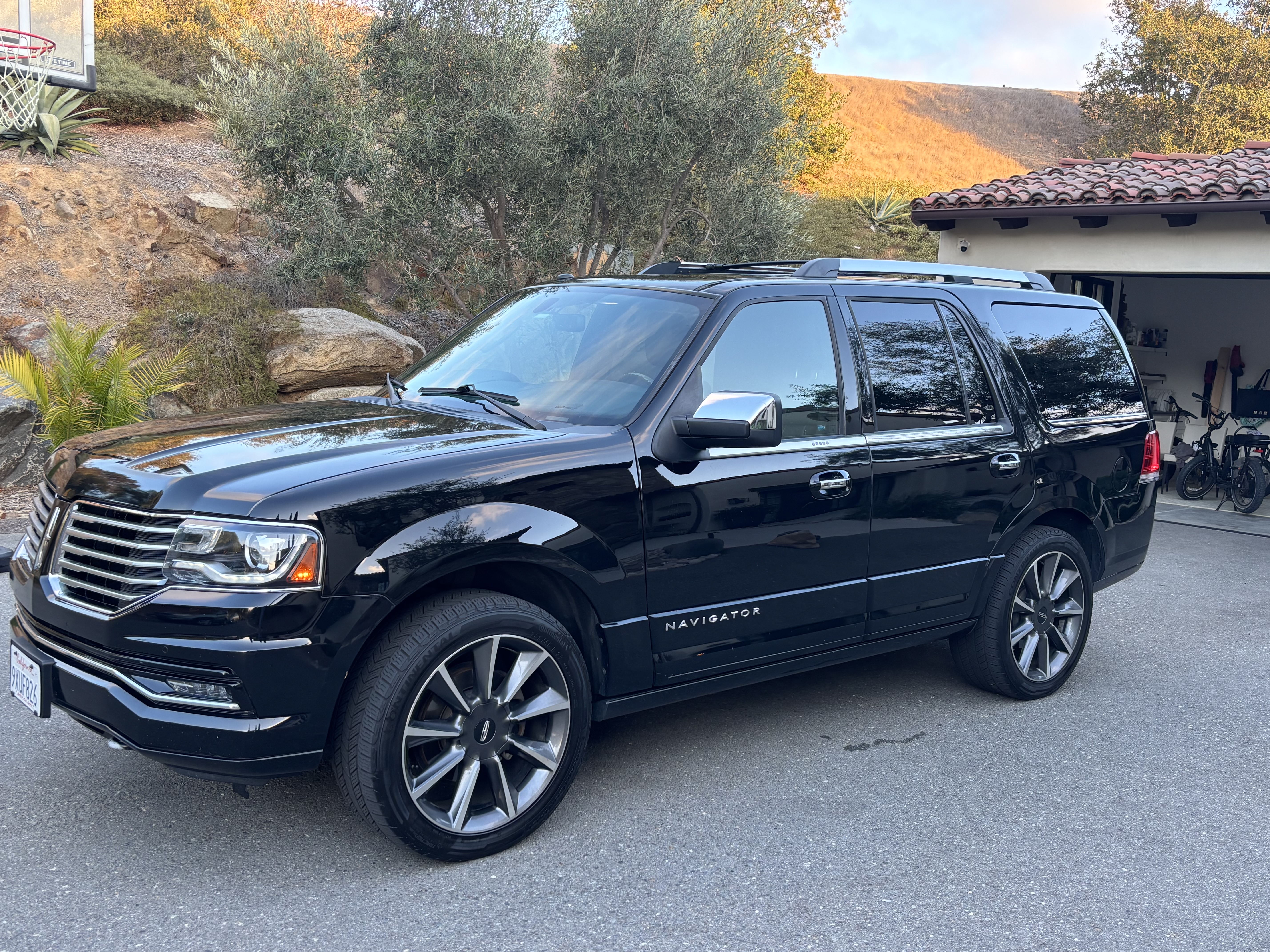 Used 2017 Lincoln Navigator Reserve AWD/4WD image 1