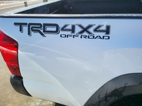 Used 2017 Toyota Tacoma TRD Off-Road w/ Tow Package (A/T) image 13