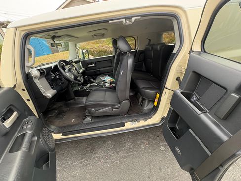 Used 2008 Toyota FJ Cruiser 2WD image 10