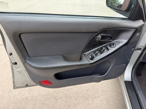 Used 2002 Hyundai Elantra GLS FWD image 6