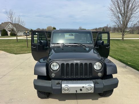 Used 2014 Jeep Wrangler Unlimited Sahara w/ Connectivity Group image 21