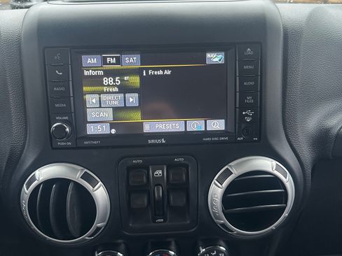 Used 2013 Jeep Wrangler Unlimited Sahara image 5