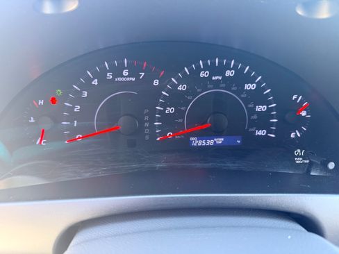 Used 2010 Toyota Camry image 11