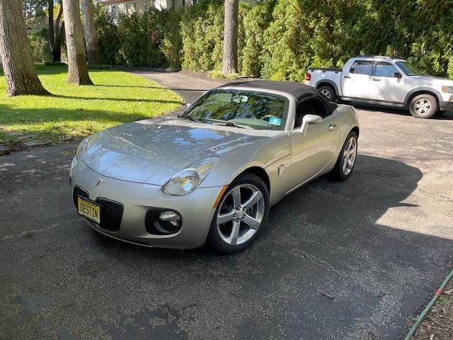 Used 2008 Pontiac Solstice GXP w/ Premium Package RWD image 10