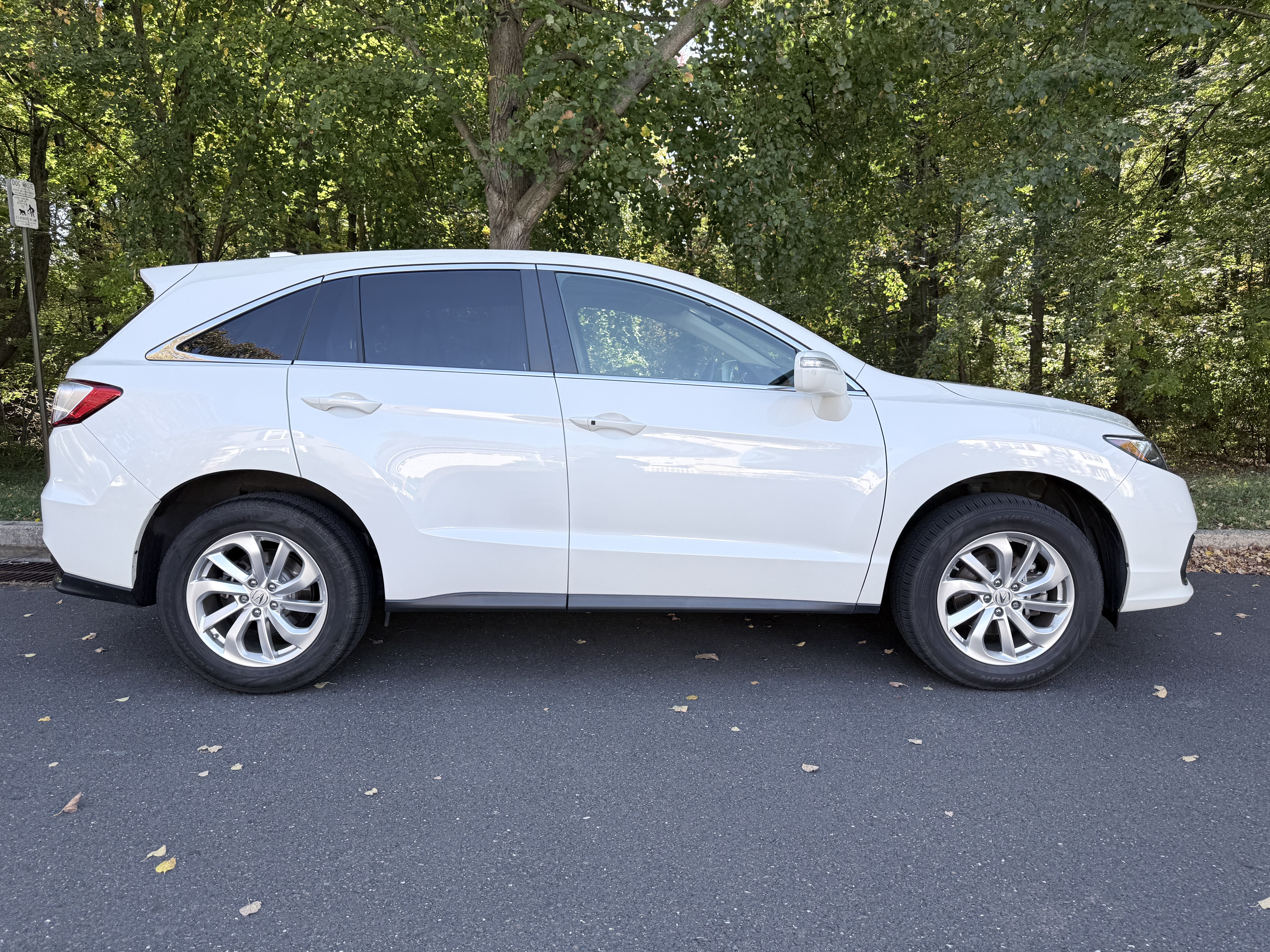 Used 2017 Acura RDX AWD image 2