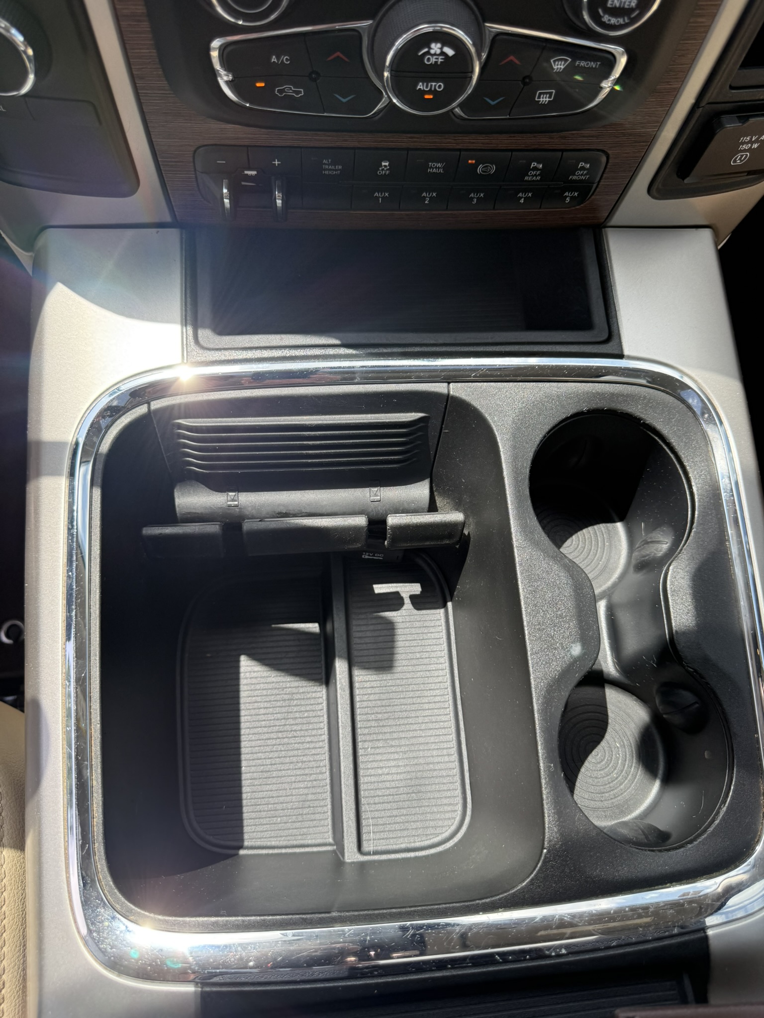 Used 2018 RAM 3500 Laramie AWD/4WD image 13