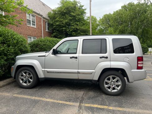 Used 2009 Jeep Liberty Limited w/ Premium Group II AWD/4WD image 1