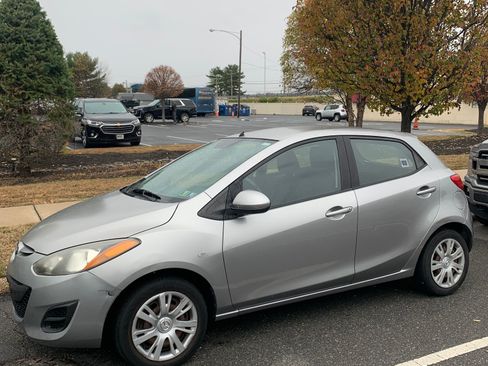 Used 2011 MAZDA MAZDA2 Sport image 2