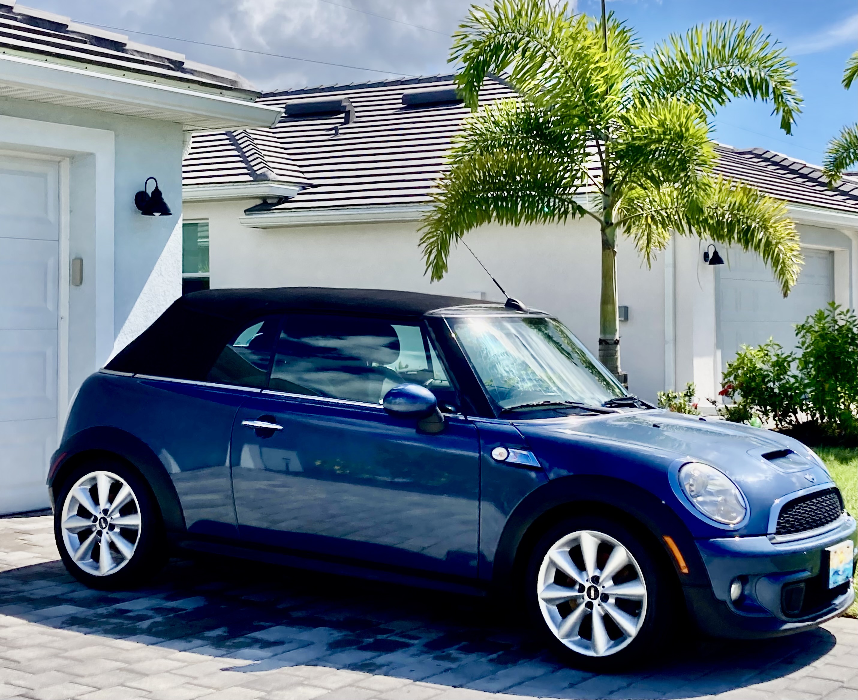 Used 2011 MINI Cooper S FWD image 2