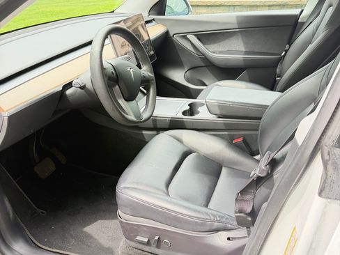 Used 2021 Tesla Model Y Long Range AWD/4WD image 9
