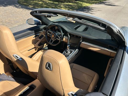 Used 2018 Porsche 911 Carrera image 14