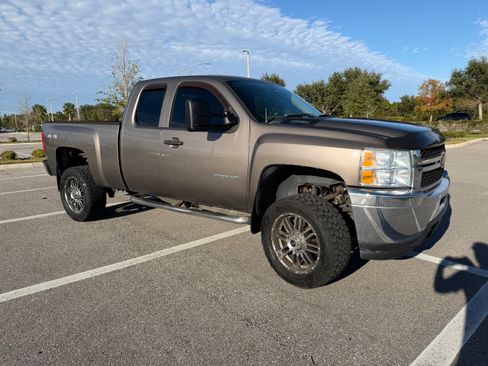Used 2012 Chevrolet Silverado 2500 W/T w/ Snow Plow Prep Package image 1