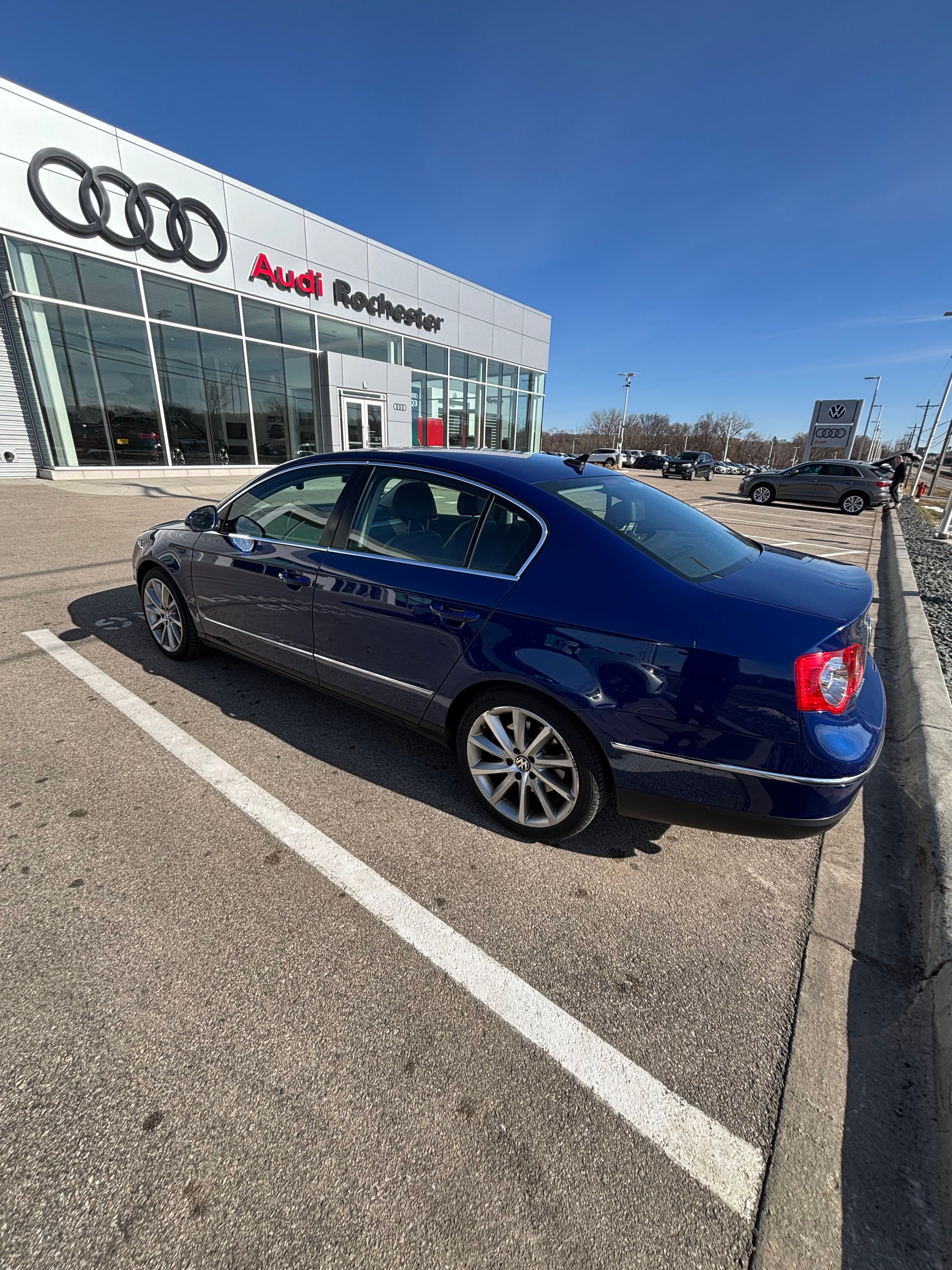 Used 2008 Volkswagen Passat VR6 AWD/4WD image 2