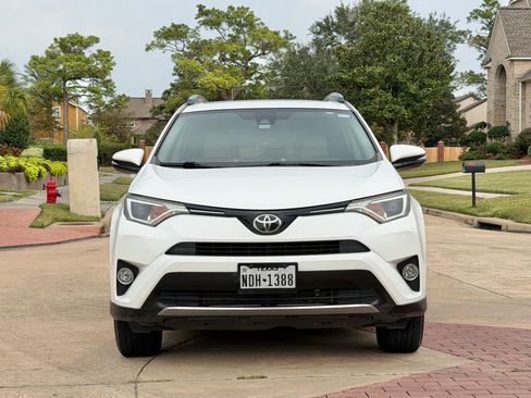 Used 2017 Toyota RAV4 XLE image 16