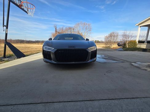 Used 2017 Audi R8 V10 w/ Carbon Exterior Package image 6