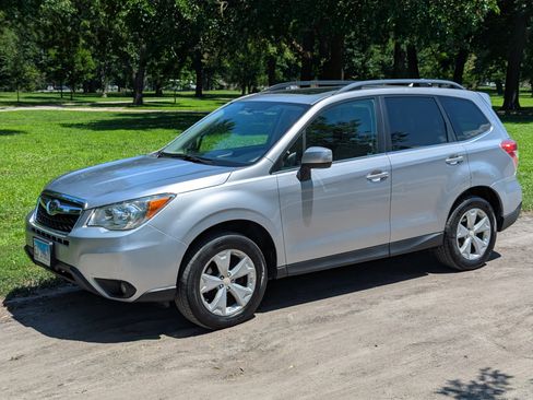 Used 2016 Subaru Forester 2.5i Limited w/ Popular Package #1 AWD/4WD image 2