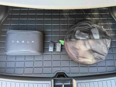 Used 2015 Tesla Model S P90D image 19