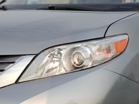 Used 2016 Toyota Sienna XLE w/ Protection Package FWD image 8