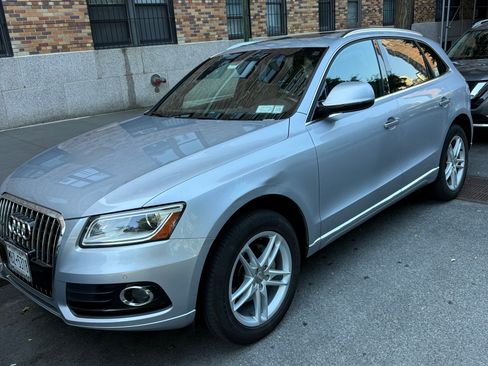 Used 2016 Audi Q5 2.0T Premium Plus w/ Technology Package AWD/4WD image 2