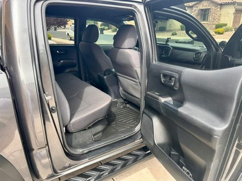 Used 2017 Toyota Tacoma TRD Off-Road w/ Tow Package RWD image 11